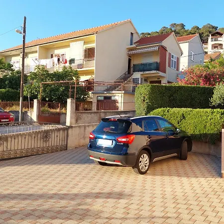 Polic Apartament *