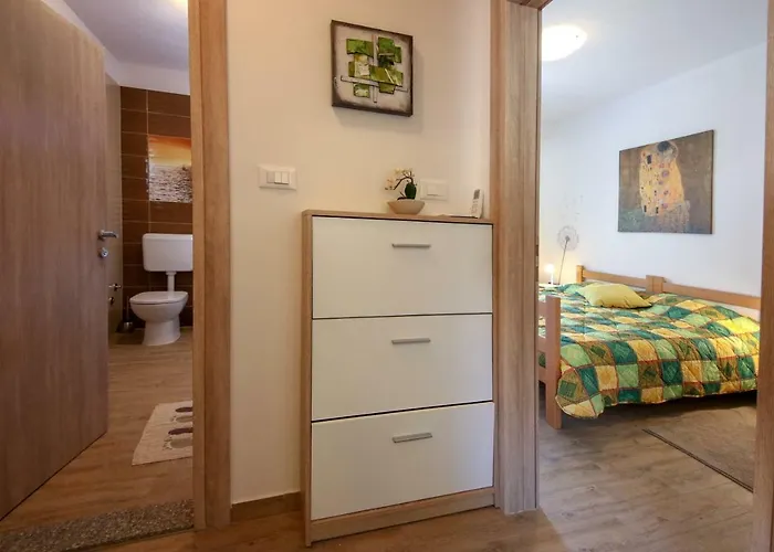 Polic Apartament Szybenik